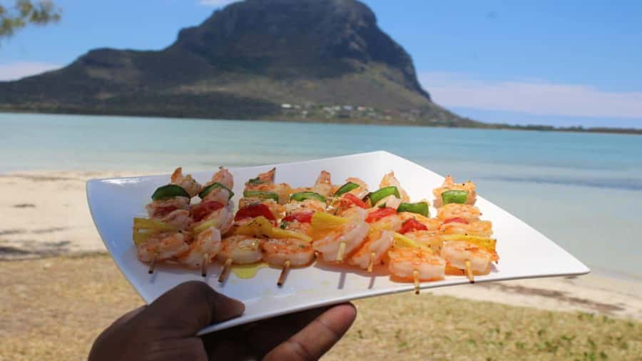 Private Île aux Bénitiers Boat: Dolphin Snorkeling & Lobster - Price and logistics: is $738 per group up to 4 fair value?
