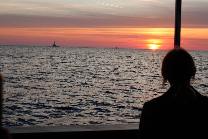 Private Sunset Dolphin Excursion with Dinner and Animation - Sunset Dolphin Excursion: How the Evening Is Actually Set Up