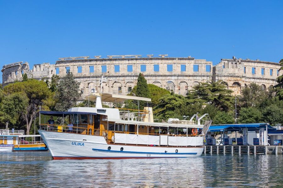 Pula: Brijuni National Park Sunset, Dolphins & Dinner Cruise - Dinner onboard with chef choice: mackerel, chicken, or vegetarian
