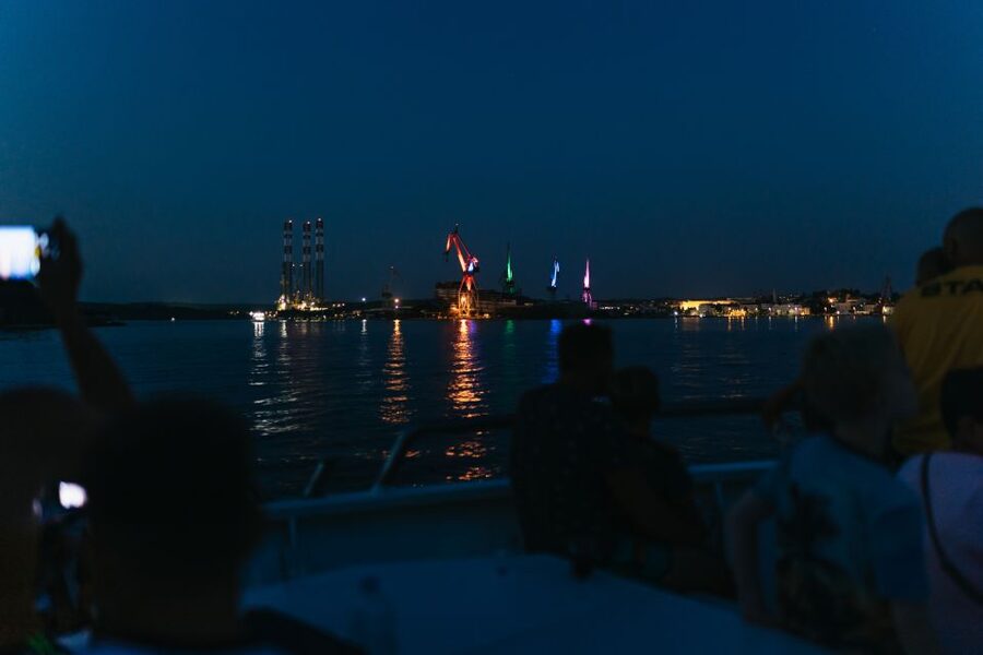 Pula: Dolphin&Sunset Cruise in Brijuni with Dinner&Drinks - Dinner onboard: simple, Mediterranean, and easy to enjoy with drinks