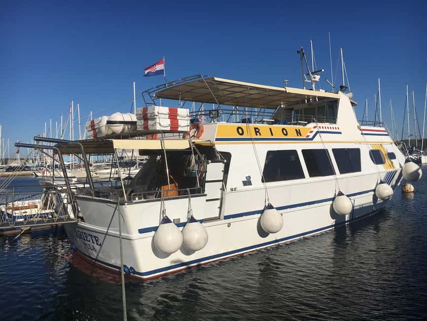 Pula: Dolphin Watching Sunset Cruise with Dinner & Drinks - Leaving Pula Harbor: the Boat Ariete, the timing, and the first big views