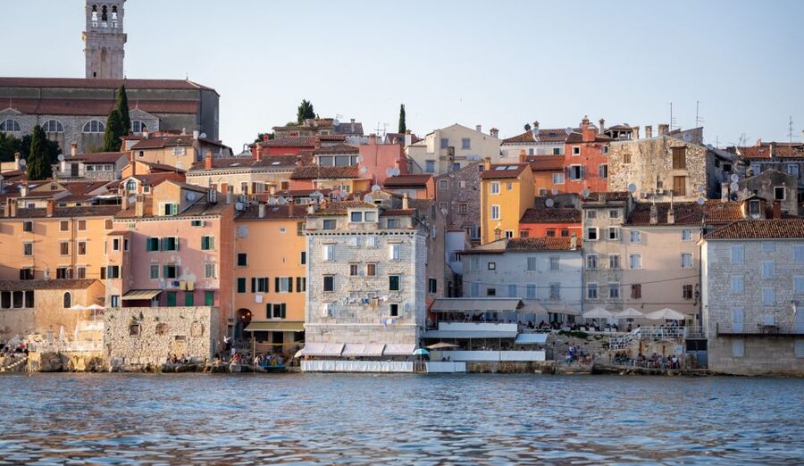 Rovinj: Sunrise Dolphins & Fishermen at Work Speedboat Tour - When to pack for this tour (and what not to bring)