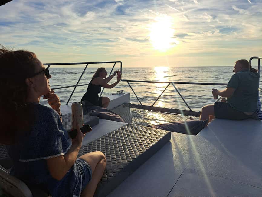 Rovinj: Sunset & dolphin group tours with Catamaran - The 90-Minute Flow: From Open Water to Old Town Harbour Views