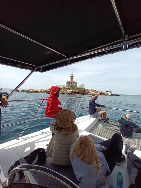 Rovinj: Sunset & dolphin group tours with Catamaran - The Boat Itself: What the Cosy Front Net Means for Your Trip