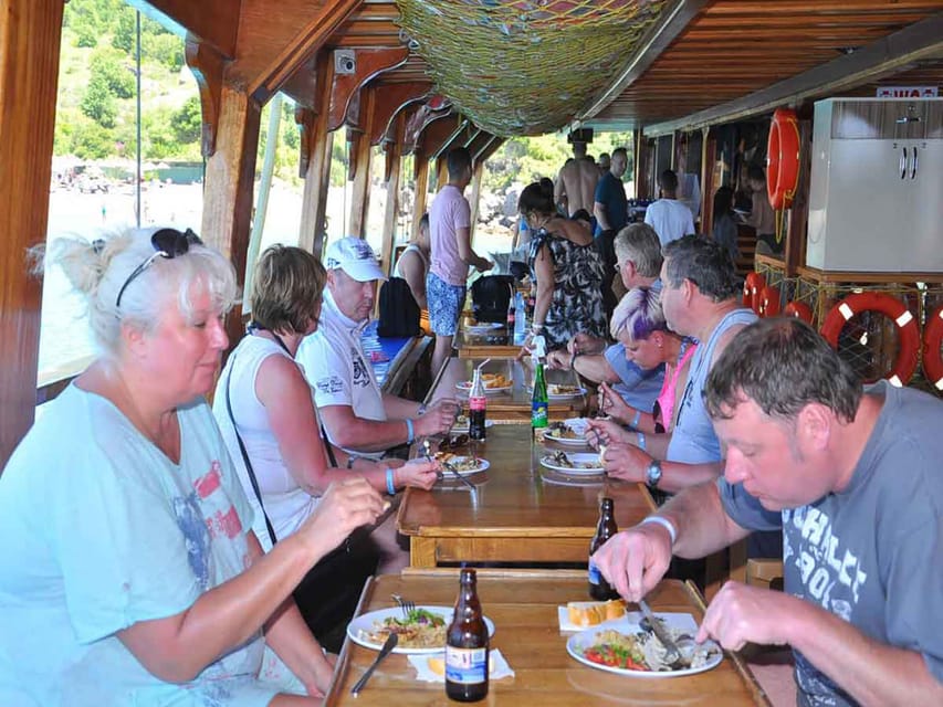 Side: Dolphin Island Boat Tour, Lunch, Sotf Drinks& Swimming - Snorkeling and spotting fish: what you can realistically expect