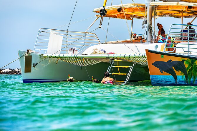 Snorkel & Dolphin Sightseeing Tour Aboard the Footloose - Drinks, onboard vibe, and why the crew style matters