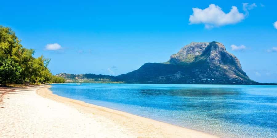 Speedboat to Ile aux Benitier: Dolphin Encounter & Lunch - Speedboat to Tamarin Bay dolphins: the briefing sets the tone