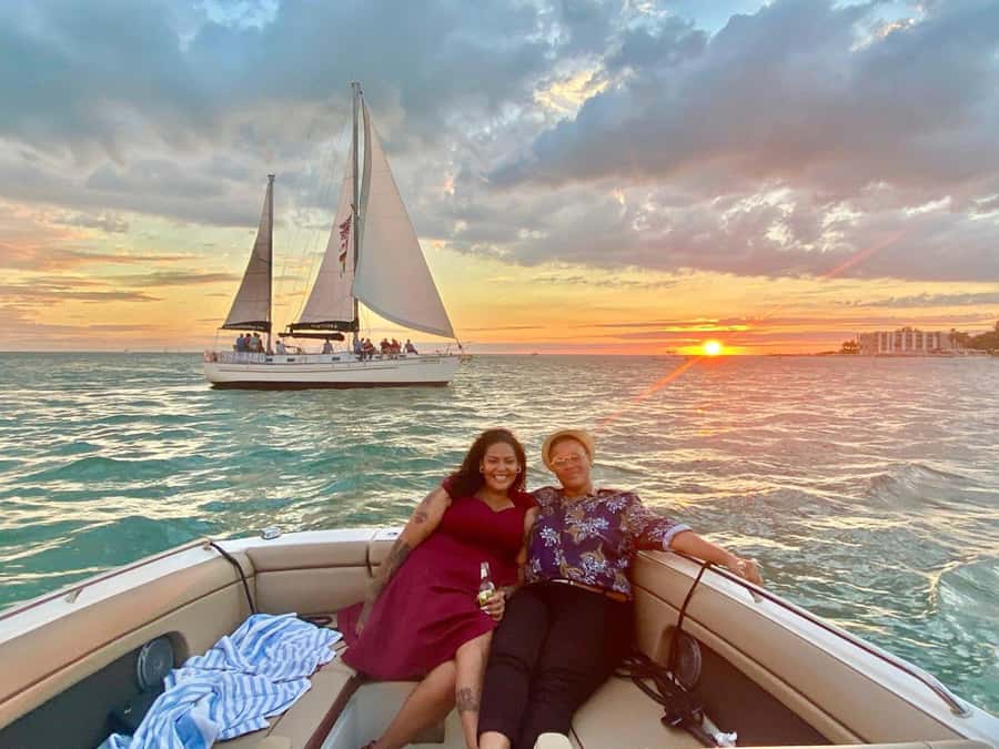 St. Petersburg: Private Barrier Island and Dolphin Boat Tour - Bird spotting from the water: more than just dolphins