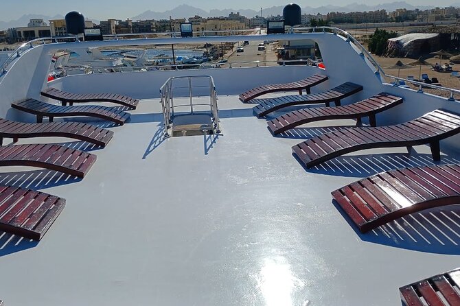 Swim with Dolphins VIP snorkeling Boat Trip with lunch - Hurghada - Water sports and speed-boat fun: Banana and Quadra