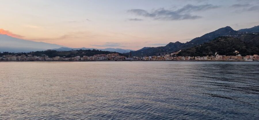 Taormina Coast Tour and Searching Dolphins - Dolphin watching in the wild bay: the main event, and how to handle “search mode”