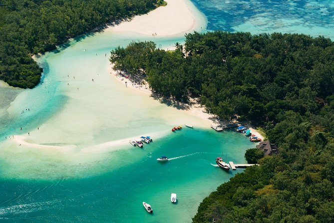 >TAXI ONLY< to DOLPHIN OR ILE AUX CERFS PARADISE ISLAND MAURITIUS - From Dock to the Island: Boat Options and the River Cruise