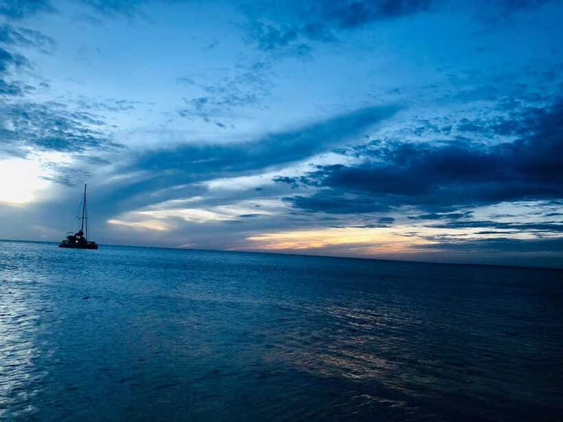 Trincomalee : Whale & dolphin watching +pigeon island tour - Things to bring (and one thing people forget)