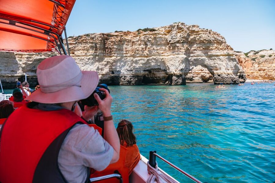 Vilamoura: Benagil Cave Boat Tour with Entry&Dolphin search - Languages and guide style: what you’ll get from the narration
